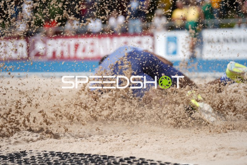 Weitsprung-Landung im Sandkasten beim Leichtathletik-Meeting Mannheim