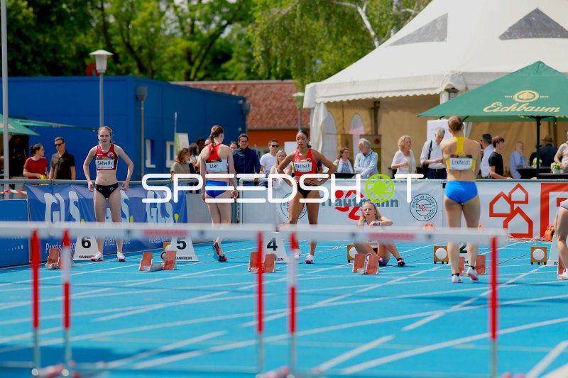 Amalia Pannach beim 10-Hürden-Lauf im Michael-Hoffmann-Stadion Mannheim