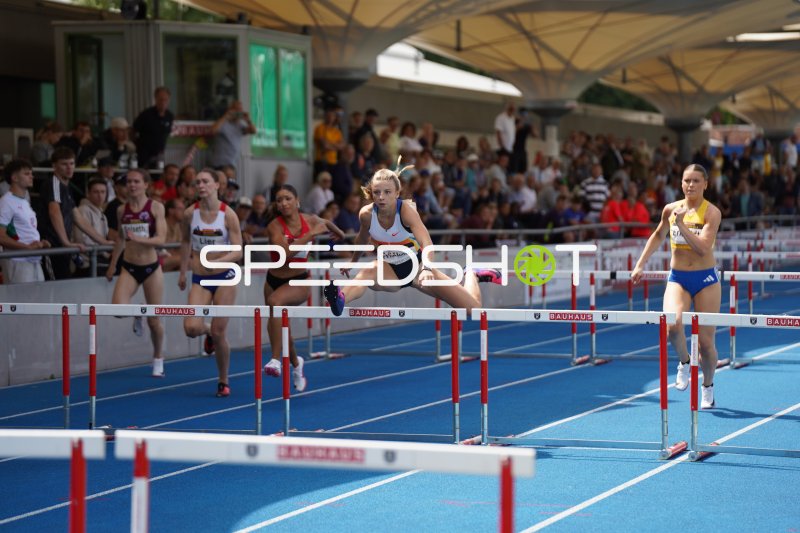 Laura Frličková (#342) beim 100m-Hürdenlauf im Michael-Hoffmann-Stadion Mannheim
