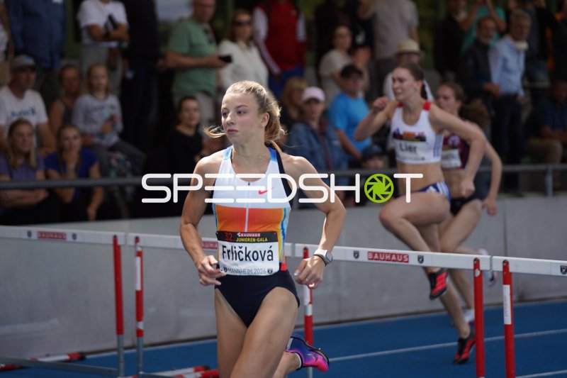 Laura Frličková (#342) bei den 10 Hürden der 32. Bauhaus Junioren-Gala Mannheim
