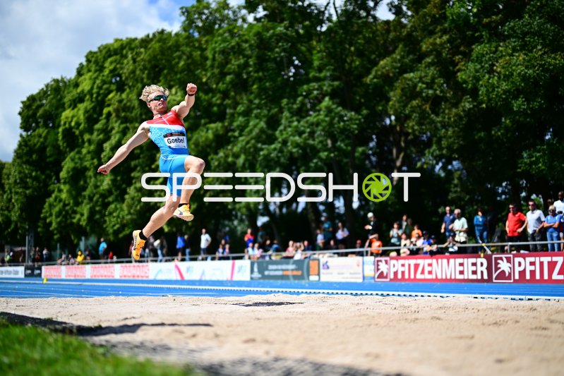 Bob Goebel (Luxembourg) beim Weitsprung im Michael-Hoffmann-Stadion Mannheim