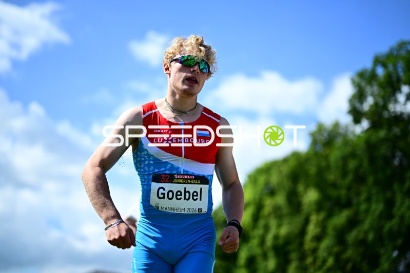 Bob Goebel (#243) beim 800m-Lauf bei der 32. Bauhaus Junioren-Gala Mannheim