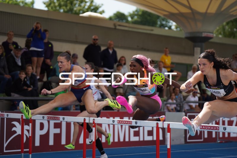 Daryl Ndasi beim 100m-Hürdenlauf im Michael-Hoffmann-Stadion Mannheim