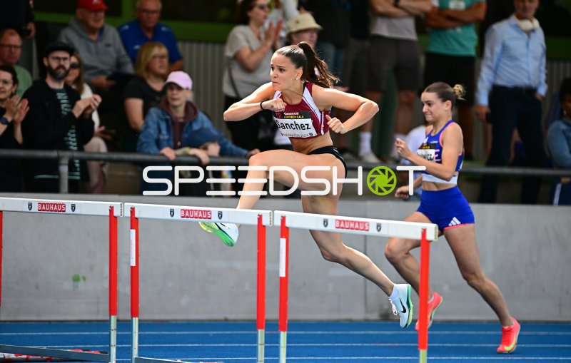 Jil Sanchez (#329) bei den 400m Hürden – Junioren-Gala Mannheim