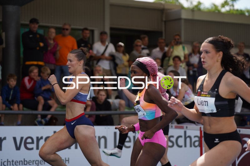 Daryl Ndasi und Sereina Liem (#321) im Sprint beim Leichtathletik-Meeting Mannheim