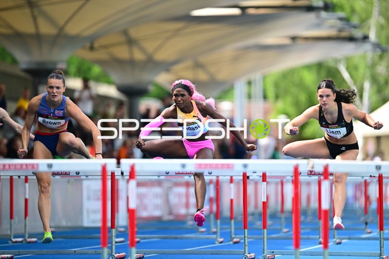Johanna Guggemoos beim 100m-Hürdenlauf im Michael-Hoffmann-Stadion Mannheim
