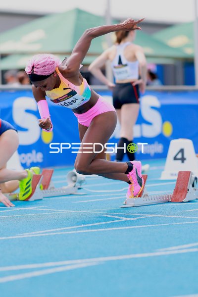 Alani Dumbuya (#187) beim explosiven Start im Sprint