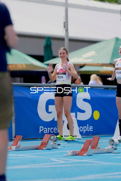 Lilya Feys (#104) vor dem Start im Michael-Hoffmann-Stadion Mannheim