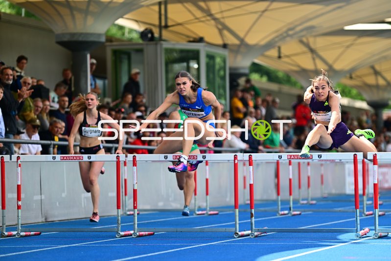 Shira Kurzawa beim 100m-Hürdenlauf im Michael-Hoffmann-Stadion Mannheim