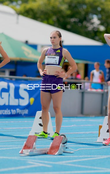 Megan Nieman (#496) beim Start im Michael-Hoffmann-Stadion Mannheim