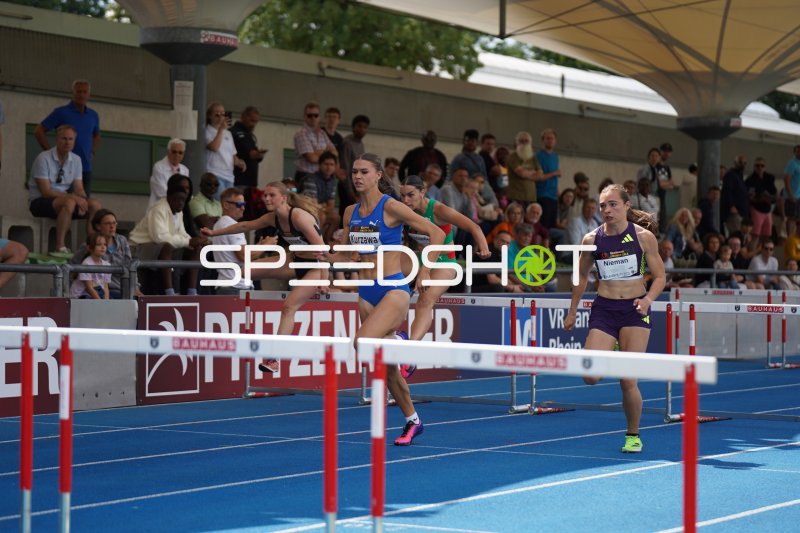 Kurzawa Shira beim 400m-Hürdenlauf im Michael-Hoffmann-Stadion Mannheim
