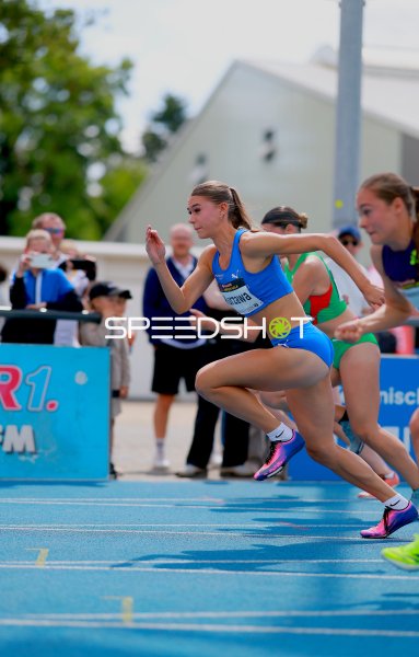 Shira Kurzawa (LAC Erdgas Chemnitz) beim Sprint-Start im Michael-Hoffmann-Stadion
