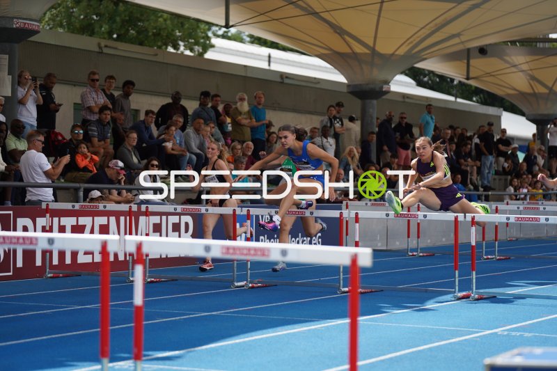 Shira Kurzawa beim 100m-Hürdenlauf im Michael-Hoffmann-Stadion Mannheim