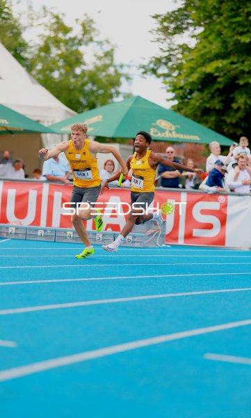 Jakob Kemminer beim 4x100m-Staffelwechsel für Deutschland in Mannheim