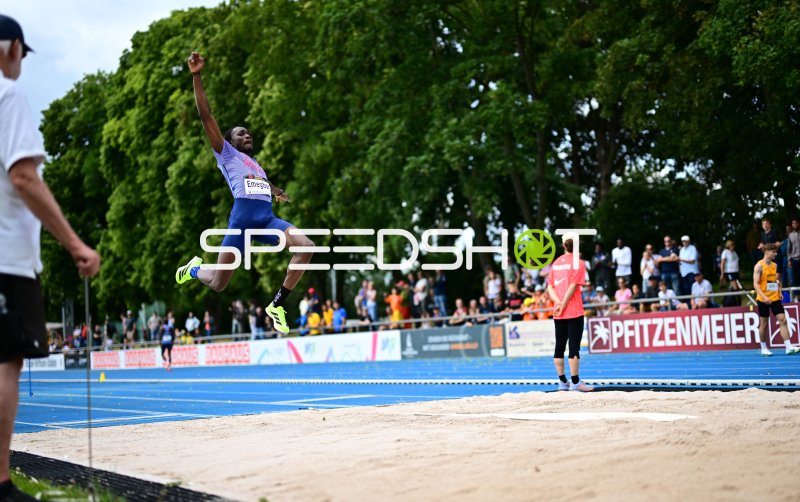 Daniel Emegbor (#188) beim Weitsprung im Michael-Hoffmann-Stadion Mannheim