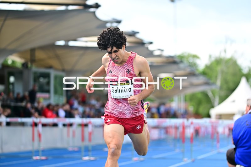 Benjamin Salnitro (#253) beim 110m-Hürdenlauf bei der Bauhaus Junioren-Gala Mannheim