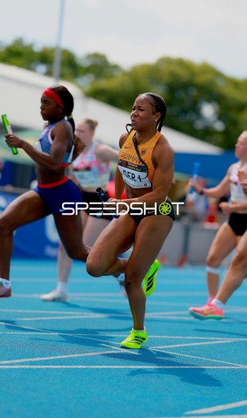 Anochili Lena beim 4x100m-Staffellauf im Michael-Hoffmann-Stadion Mannheim
