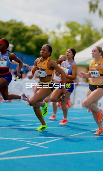Anochili Lena und Nell Desir im 4x100m-Staffellauf beim Junioren-Gala Mannheim