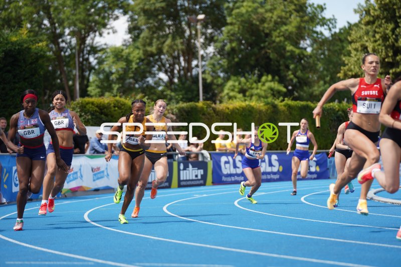 Anochili Lena und Nell Desir im 4x100m-Staffelrennen in Mannheim