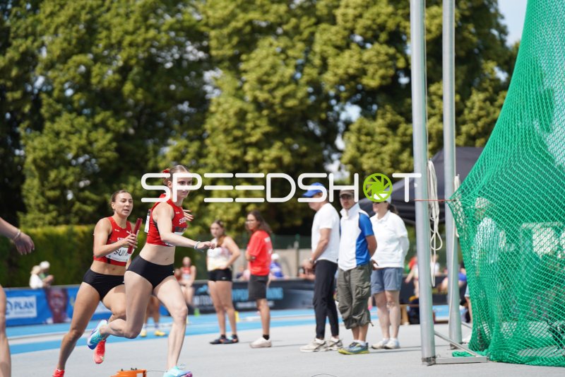 Staffelwechsel beim 4x100m-Lauf der Schweiz im Michael-Hoffmann-Stadion