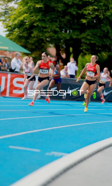 Schweizer Staffel beim 4x100m-Wettbewerb im Michael-Hoffmann-Stadion Mannheim