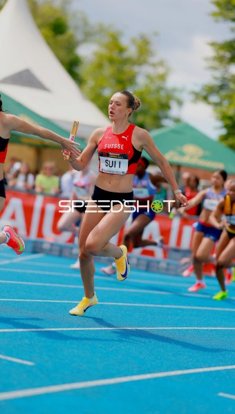 Schweizer Staffel (SUI I) beim 4x100m-Wechsel bei der Junioren-Gala Mannheim