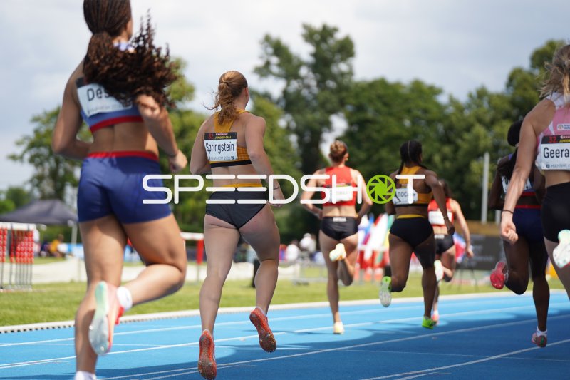 Paula Springstein (#372) beim 200m-Lauf im Michael-Hoffmann-Stadion Mannheim