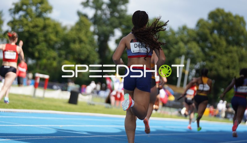 Läuferin beim Sprint im Michael-Hoffmann-Stadion Mannheim