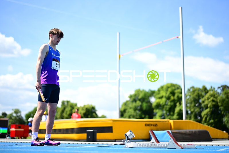 Schottischer Sprinter mit Staffelstab vor dem Start in Mannheim