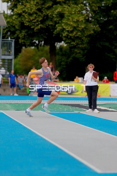 Sprinter beim 400m-Lauf im Michael-Hoffmann-Stadion Mannheim