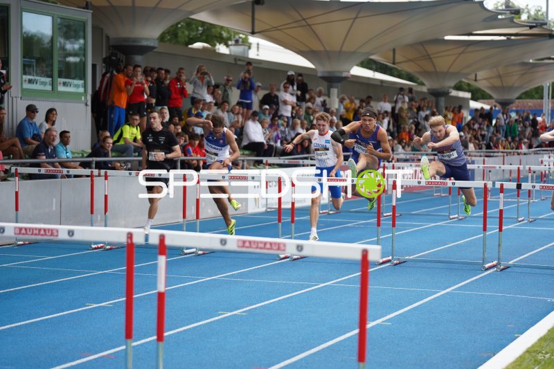 Toby Wright, Lukáš Koptík und Sven Rymann beim 110m-Hürdenlauf in Mannheim