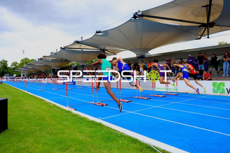 Eduardo Carrolo (#282) und weitere Athleten beim 400m-Hürdenlauf in Mannheim