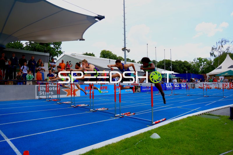 Adolfo Alvarez beim 110m-Hürdenlauf im Michael-Hoffmann-Stadion Mannheim