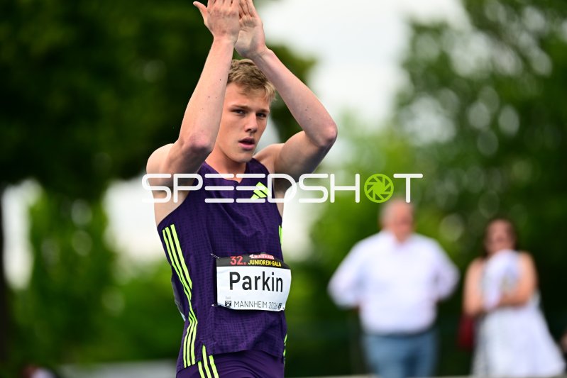Jayden Parkin (#360) jubelt bei der 32. Junioren-Gala in Mannheim