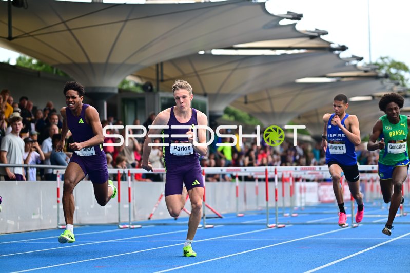 Jayden Parkin, Anthony Johnsen und Adolfo Alvarez im 110m-Hürden-Sprint
