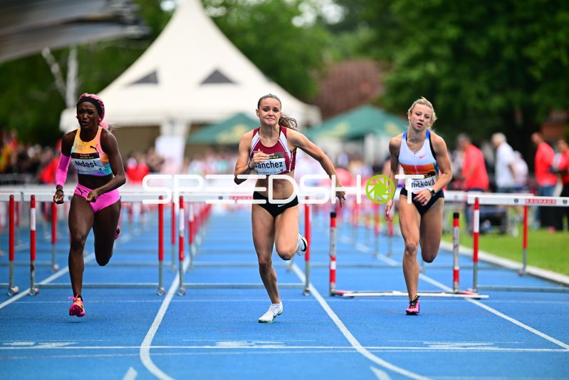 Jil Sanchez, Laura Frličková und Daryl Ndasi im 100m-Hürden-Finale in Mannheim