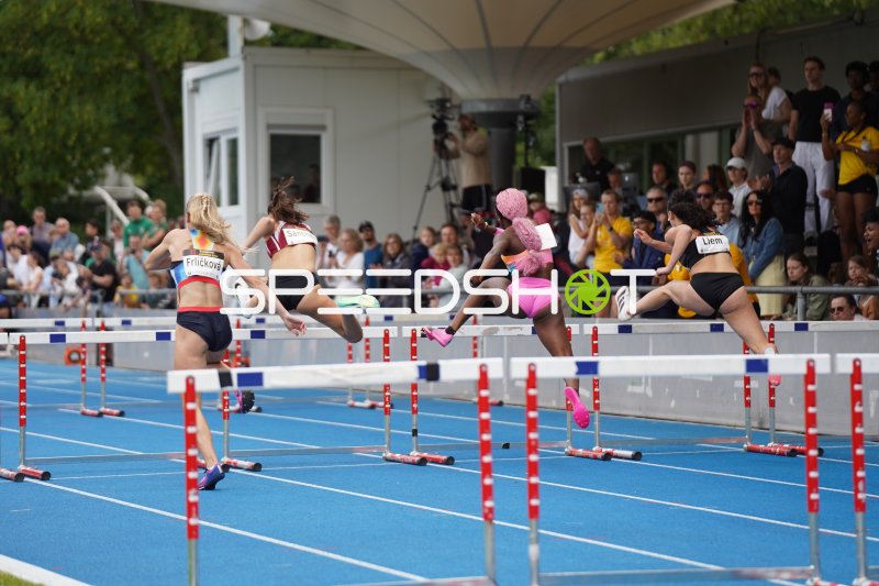 Laura Frličková und Sereina Liem bei den 10 Hürden im Michael-Hoffmann-Stadion