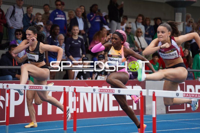 Alani Dumbuya, Sereina Liem und Jil Sanchez beim 10H-Hürdenlauf in Mannheim