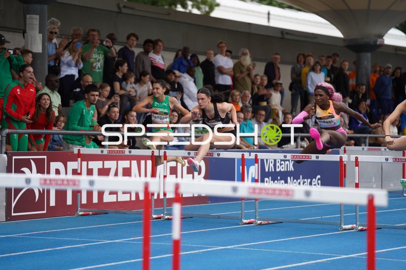 Sereina Liem und Iara Vacondeus beim 10H-Hürdenlauf in Mannheim