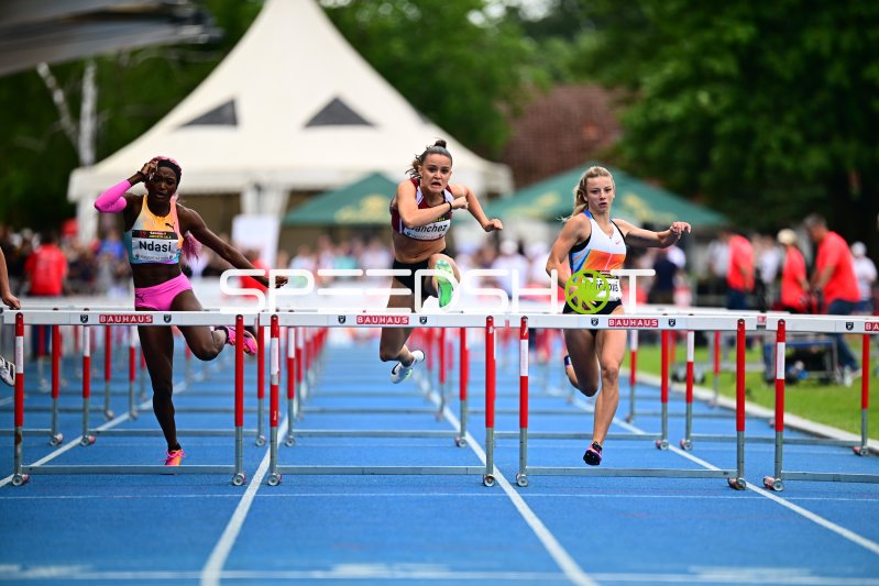 Jil Sanchez, Laura Frličková und Ndasi Daryl im 10H-Wettkampf in Mannheim