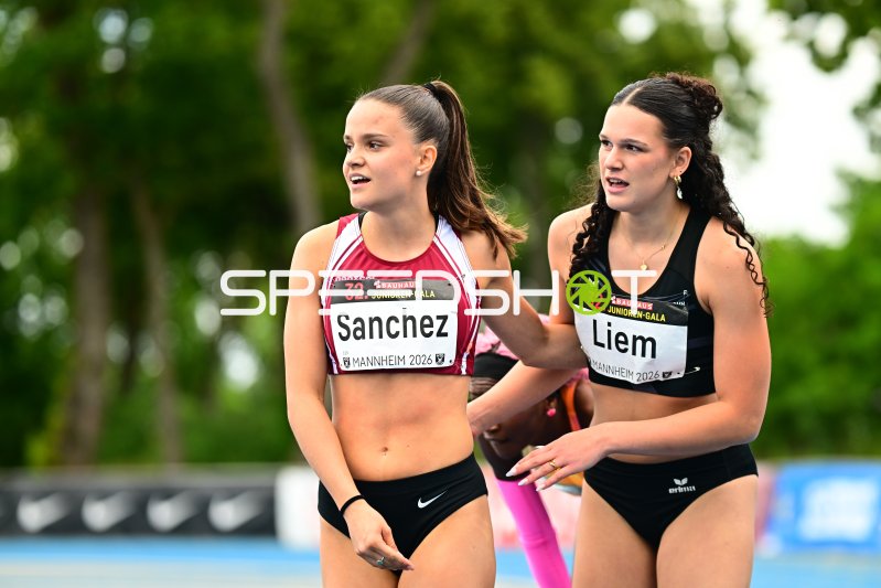 Jil Sanchez (#329) und Sereina Liem (#321) bei der 32. Bauhaus Junioren-Gala Mannheim