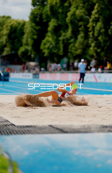 Weitsprung-Landung im Sand beim Leichtathletik-Meeting in Mannheim