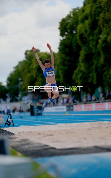 Berenike Roos beim Weitsprung im Michael-Hoffmann-Stadion Mannheim