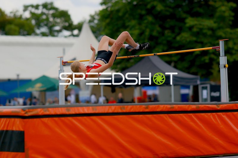 Hochsprung-Athletin beim Fosbury-Flop im Michael-Hoffmann-Stadion Mannheim