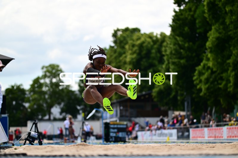 Oluchi Abelwe Ndubueze (#353) beim Weitsprung in Mannheim