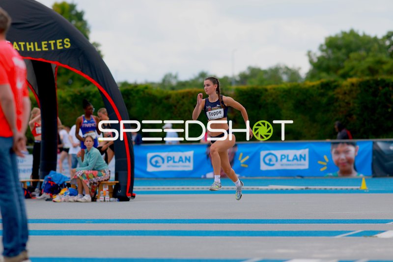 Florentine Toppe beim Hochsprung-Anlauf im Michael-Hoffmann-Stadion Mannheim