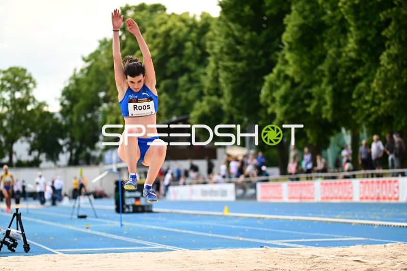 Berenike Roos beim Weitsprung im Michael-Hoffmann-Stadion Mannheim