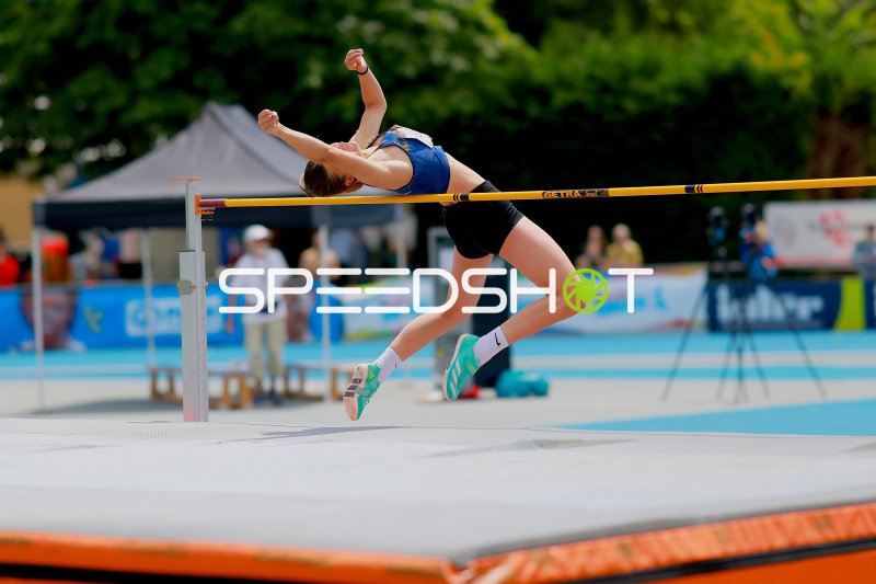 Hochsprung-Athletin überquert die Latte im Fosbury-Flop