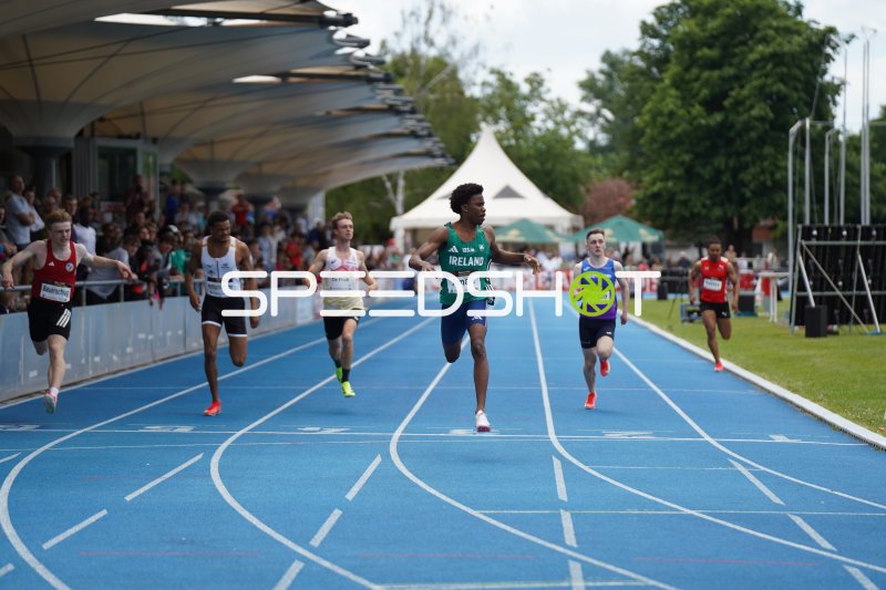 Dubem Amah (#220) führt 200m-Sprint im Michael-Hoffmann-Stadion Mannheim