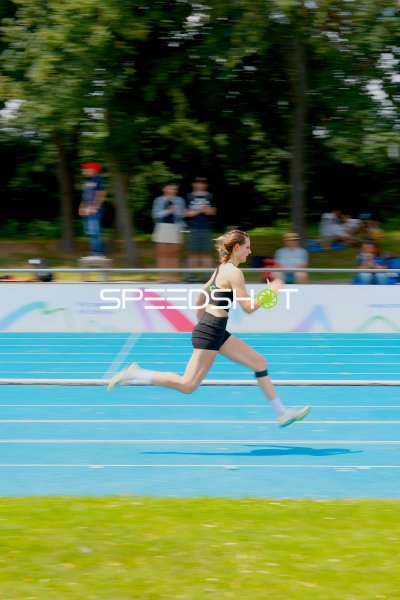 Sprinterin beim Lauf im Michael-Hoffmann-Stadion Mannheim